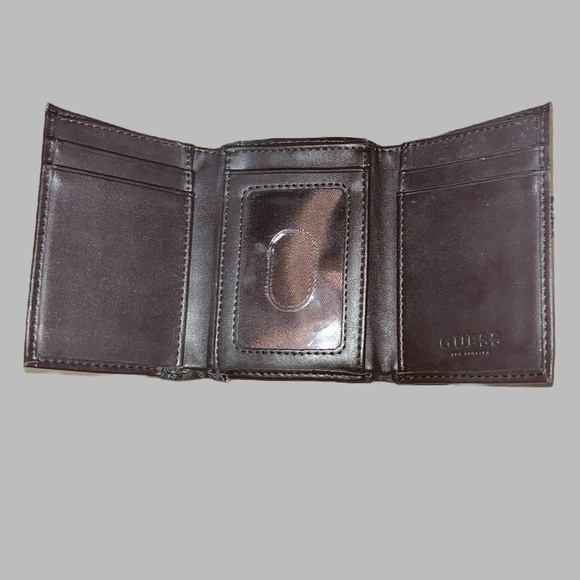 Guess Trifold - Picture 7 of 7
